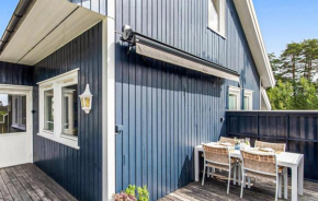 3 Bedroom Cozy Apartment In Kristiansand S